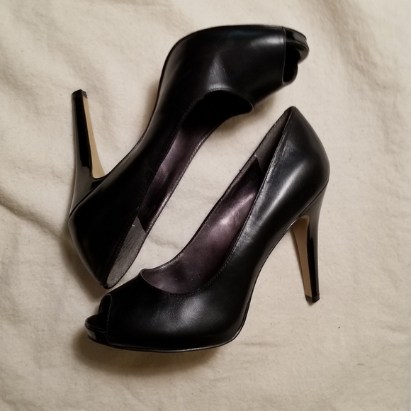 2/$20 Nine West leather peep toe heels - Picture 2 of 5